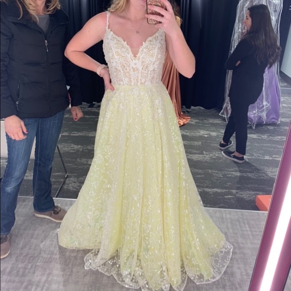 Prom dress - Picture 1 of 6